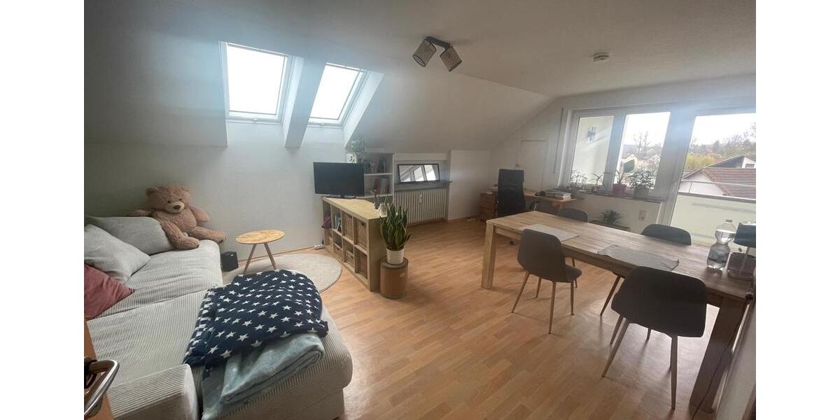 Dachgeschoßwohnung Neuburg an der Donau - 2.5 Zimmer, 86 m&sup2;, 810&euro; | Angebot:25992233