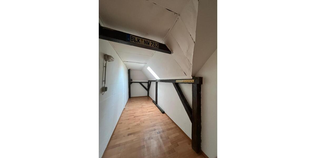 Dachgeschoßwohnung Zeitz - 3 Zimmer, 96 m&sup2;, 765&euro; | Angebot:25052324