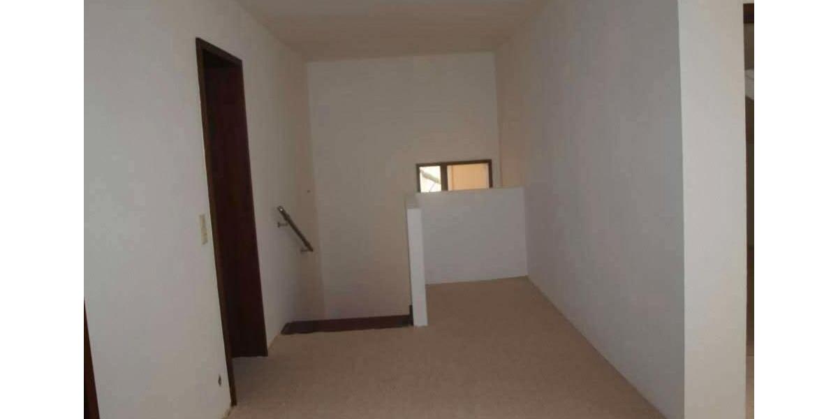 Dachgeschoßwohnung Singen (Hohentwiel) - 2.5 Zimmer, 105 m&sup2;, 900&euro; | Angebot:24705977