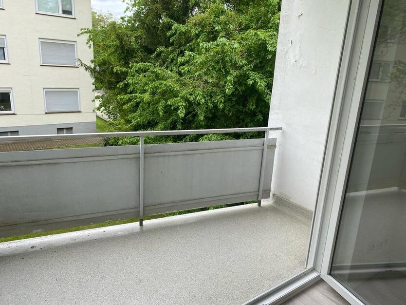 Helle, modernisierte 2- Zimmerwohnung mit Balkon, provisionsfrei