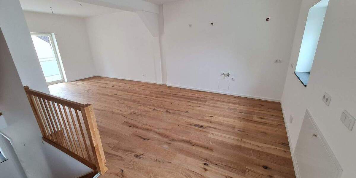 Modernes Wohnen in einem Reihenendhaus mit Außenbereich und Stellplätzen 5 zimmer