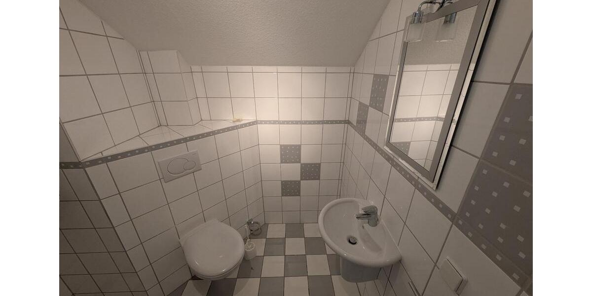 Dachgeschoßwohnung Neustadt an der Weinstraße - 4 Zimmer, 1.100&euro; | Angebot:23384660