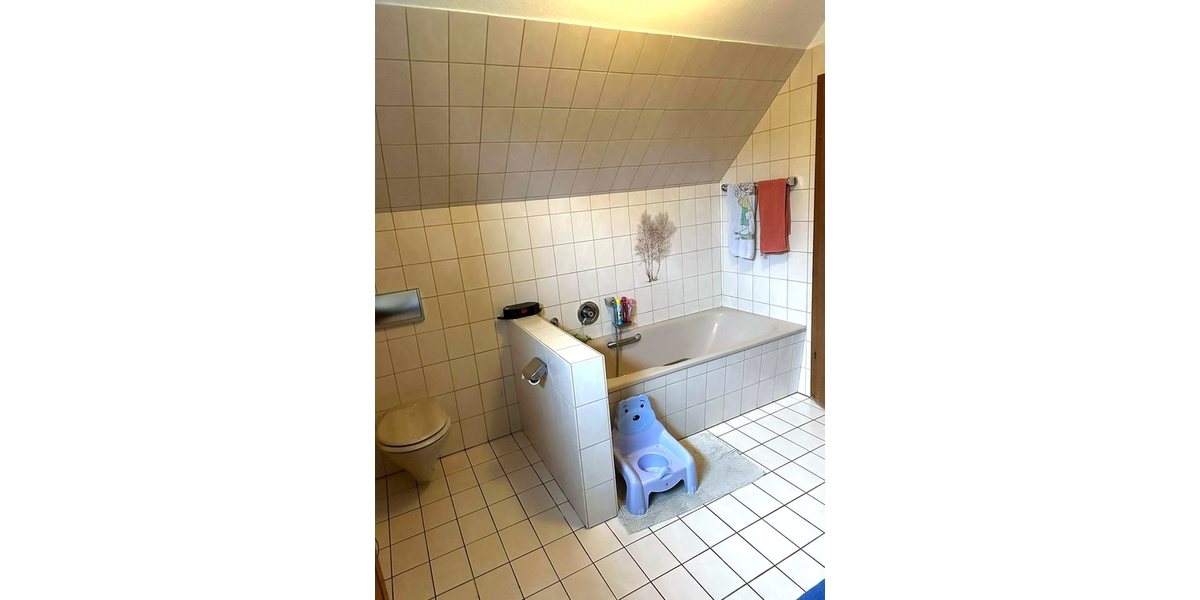 Oberwohnung mit Balkon am Obenende in zentraler Lage - Dachgeschoßwohnung Papenburg | Angebot:26095806