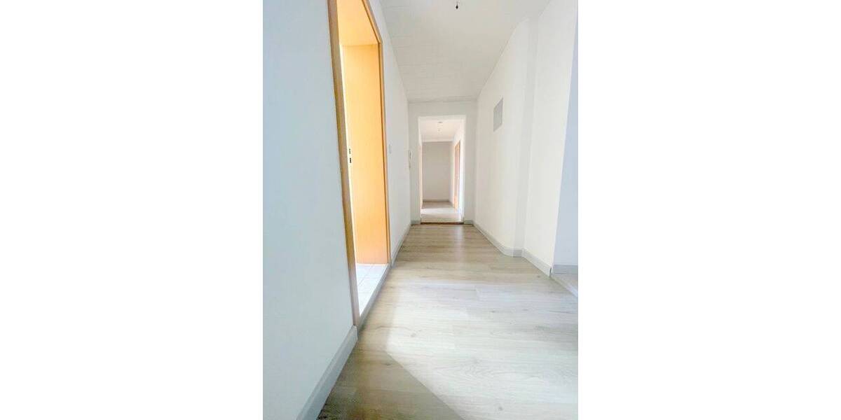 Etagenwohnung Lützen - 4 Zimmer, 110 m&sup2;, 850&euro; | Angebot:23957746