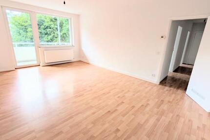 **Schön geschnittene 3-Zimmerwohnung!!Balkon + Eigener Gartenabteil!!*** zimmer