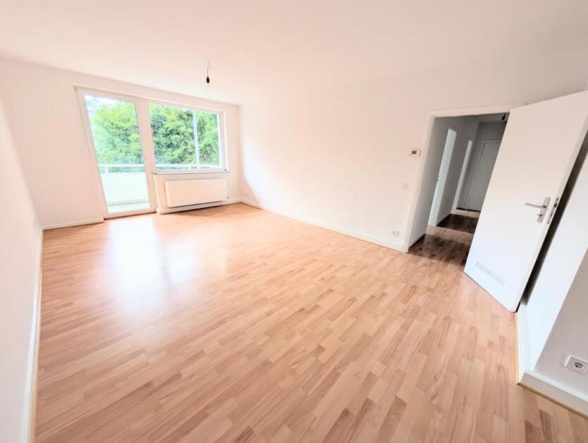**Schön geschnittene 3-Zimmerwohnung!!Balkon + Eigener Gartenabteil!!*** zimmer