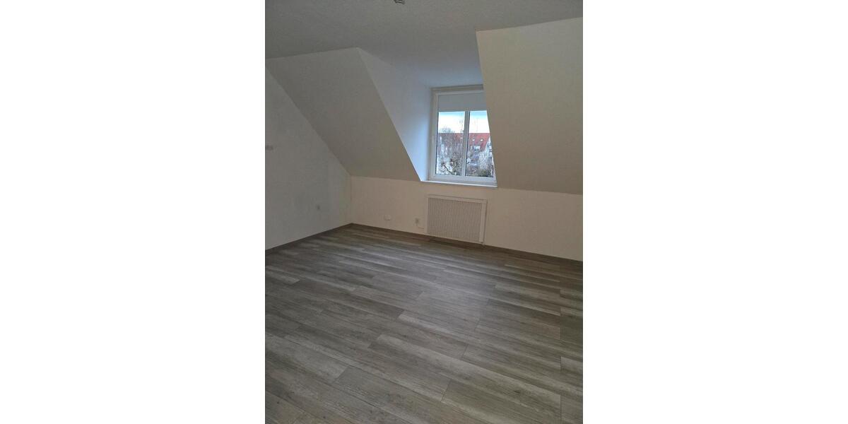 Dachgeschoßwohnung Püttlingen - 2.5 Zimmer, 62 m&sup2;, 780&euro; | Angebot:26050558