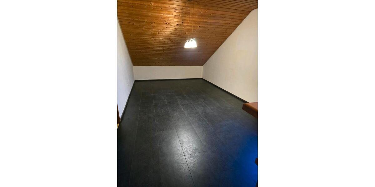 Dachgeschoßwohnung Bartholomä - 4.5 Zimmer, 100 m&sup2;, 1.050&euro; | Angebot:24817337