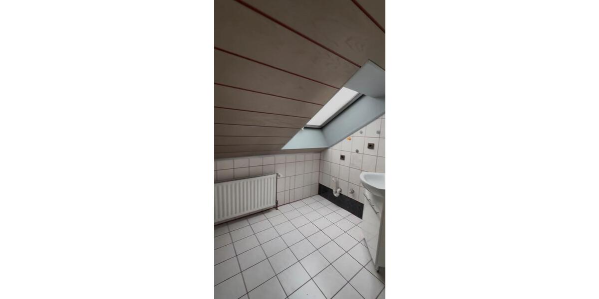 Dachgeschoßwohnung Ebersdorf bei Coburg - 5 Zimmer, 85 m&sup2;, 360&euro; | Angebot:23703572