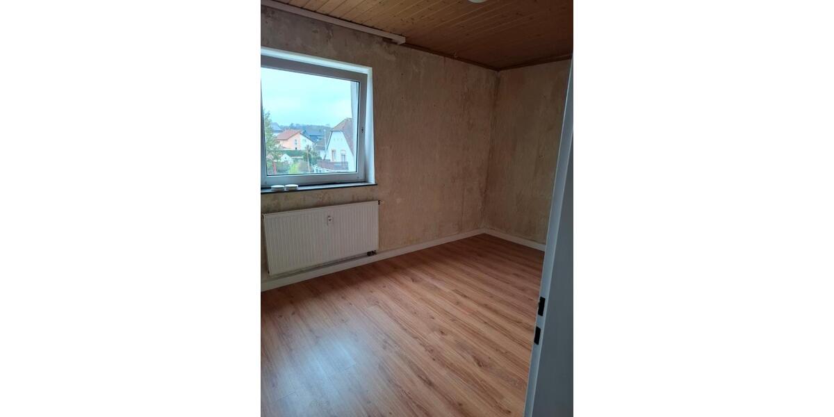 Dachgeschoßwohnung Waldmohr - 3 Zimmer, 64 m&sup2;, 650&euro; | Angebot:26455355