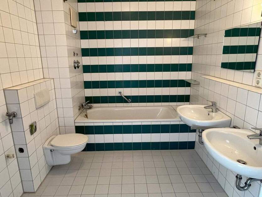 Schöne, helle 3-Zimmer-Wohnung mit Balkon in zentraler Lage 3 zimmer