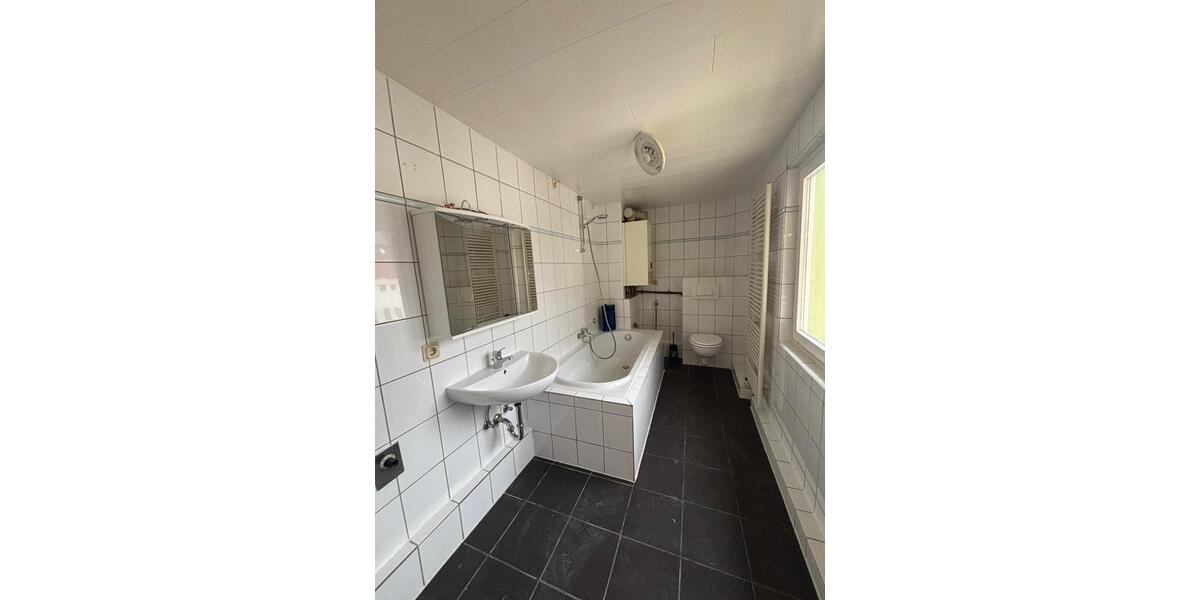Dachgeschoßwohnung Worms - 3 Zimmer, 92 m&sup2;, 1.058&euro; | Angebot:25975167