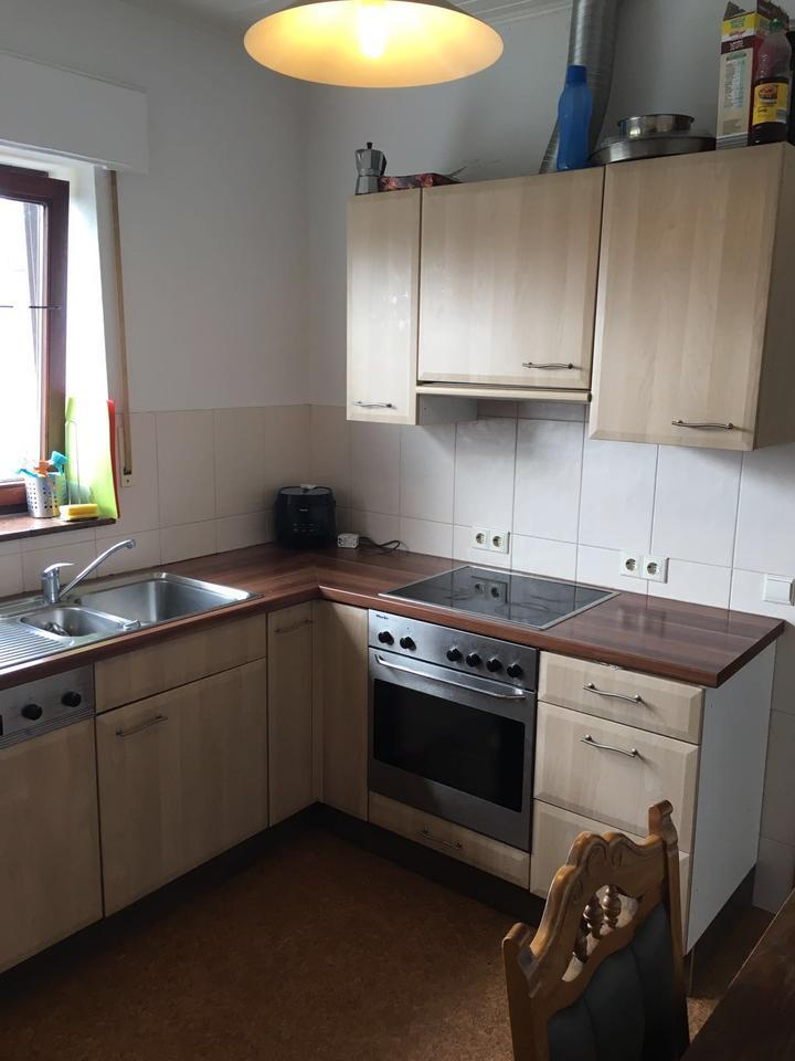 möbliertes WG-Zimmer in einer 3er WG zu vermieten