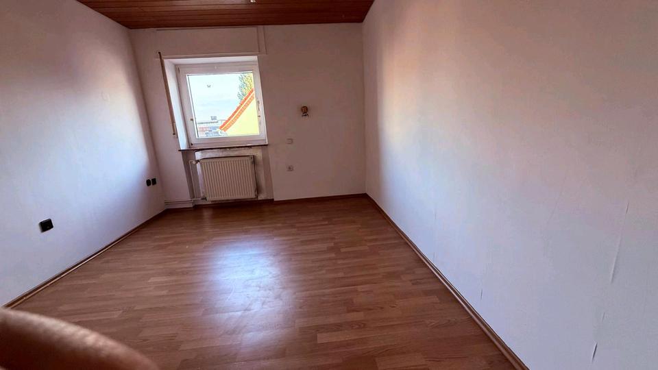 Etagenwohnung Bruchköbel - 6 Zimmer, 125 m&sup2;, 1.750&euro; | Angebot:24814959