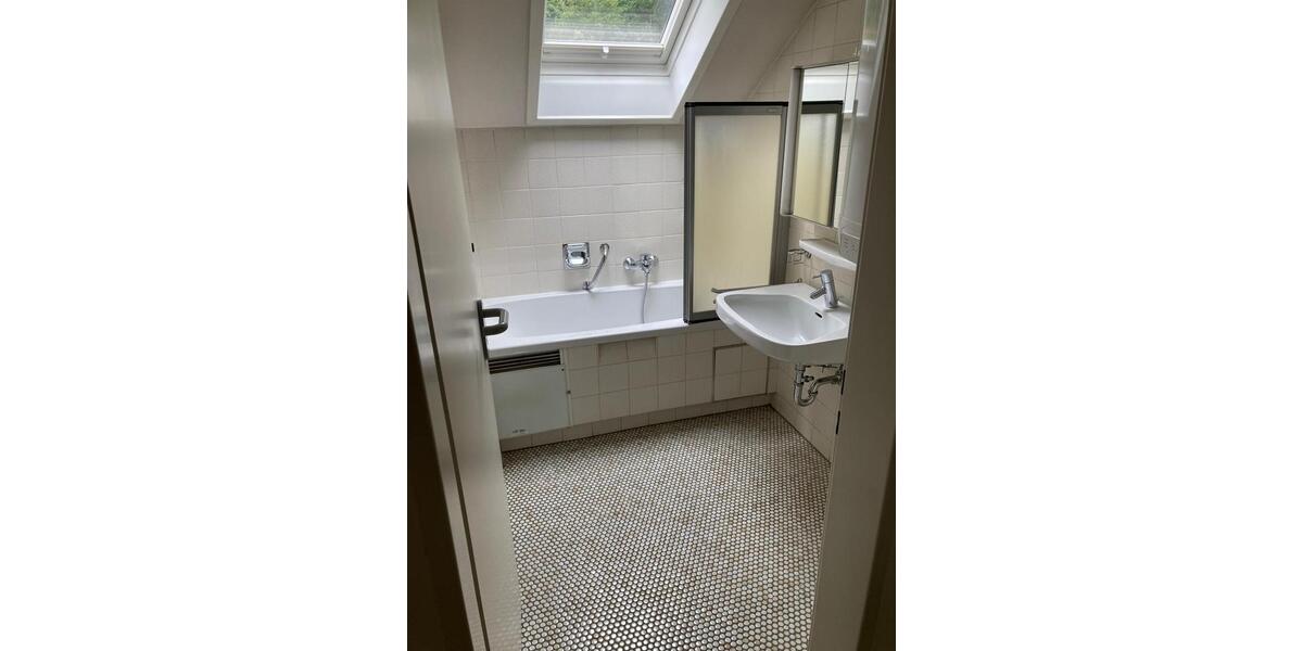 Dachgeschoßwohnung Nagold - 3 Zimmer, 92 m&sup2;, 900&euro; | Angebot:26632309