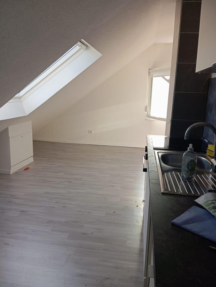 2-Zimmer Dachgeschoßwohnung mit Fußbodenheizung [Neu renoviert]