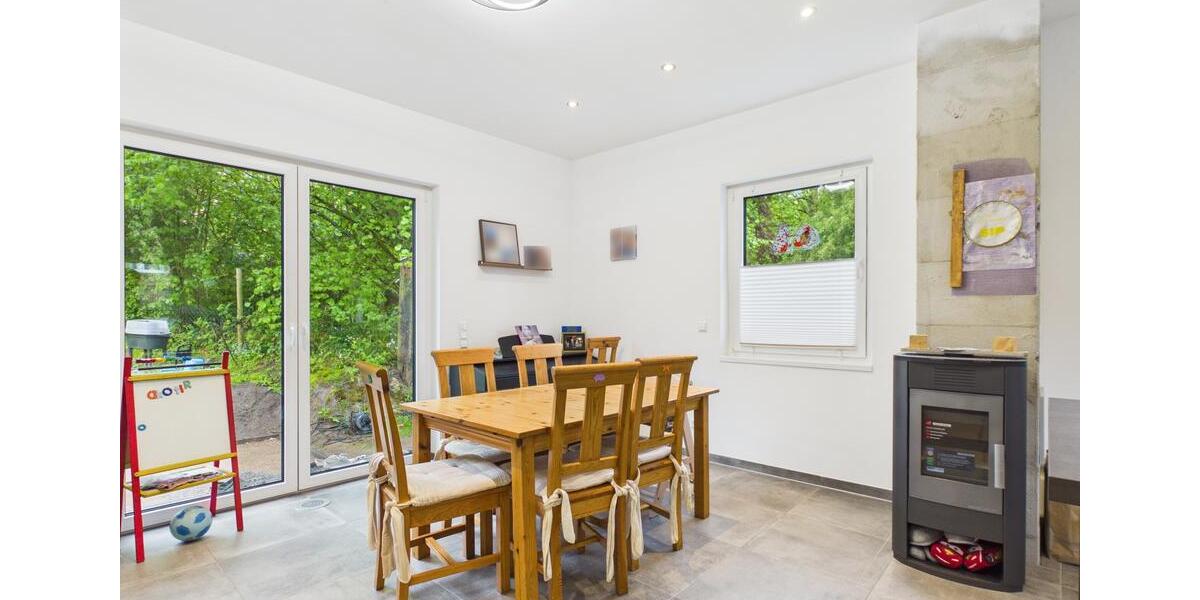 Einfamilienhaus Zeven - 8 Zimmer, 180 m&sup2;, 1.700&euro; | Angebot:26551997