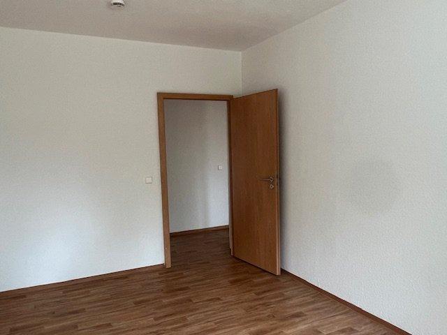 Etagenwohnung Hohenmölsen - 3 Zimmer, 60 m&sup2;, 280&euro; | Angebot:25991449