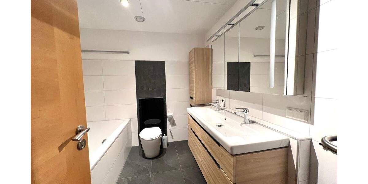 Modern sanierte 5-Zi.-Wohnung mit herrlichem Garten 5 zimmer