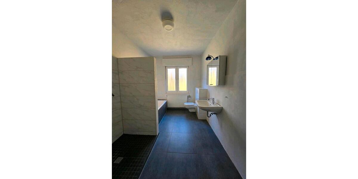 Doppelhaushälfte Spenge - 7 Zimmer, 200 m&sup2;, 1.800&euro; | Angebot:26481027
