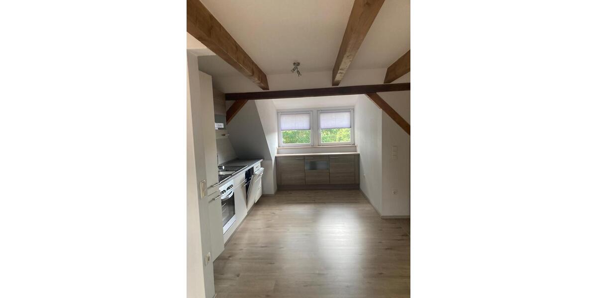 Dachgeschosswohnung mit Klima Balkon EBK Neuzustand Unikat 2 zimmer