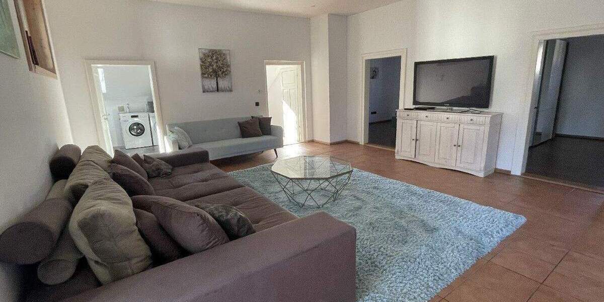 Etagenwohnung Waal Emmenhausen - 4 Zimmer, 136 m&sup2;, 1.200&euro; | Angebot:25730550