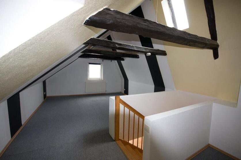 Schleswig Altstadt; ruhige 1 Zi Dachgeschoßwohnung zu vermieten