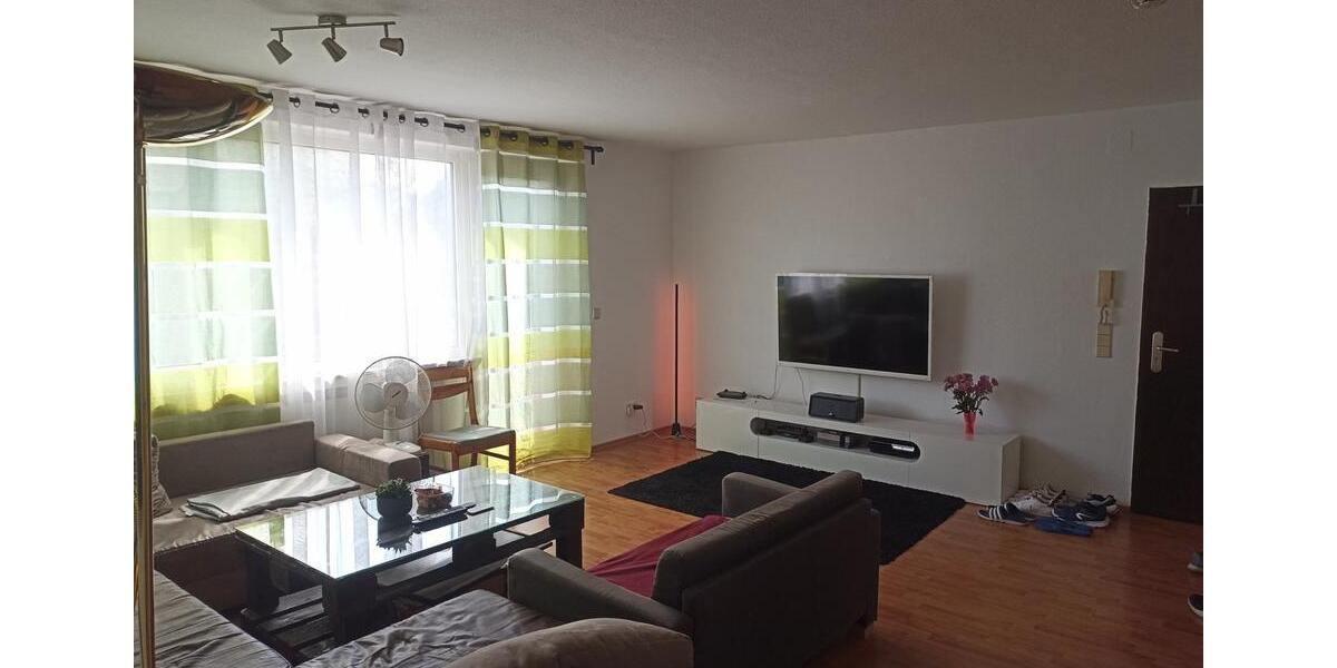 Schönes Zimmer in geräumiger 3-Zimmer-WG ab 01.02. frei 1 zimmer