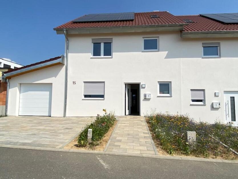 Erstbezug - moderne DH Hälfte mit PV Anlage, Wallbox, Wärmepumpe