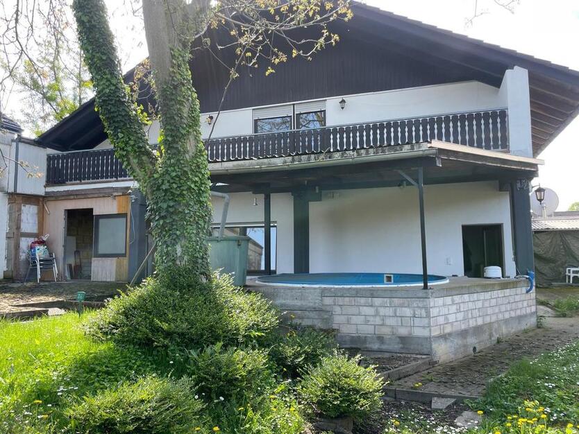 Sehr schöne Wohnung mit Garten
