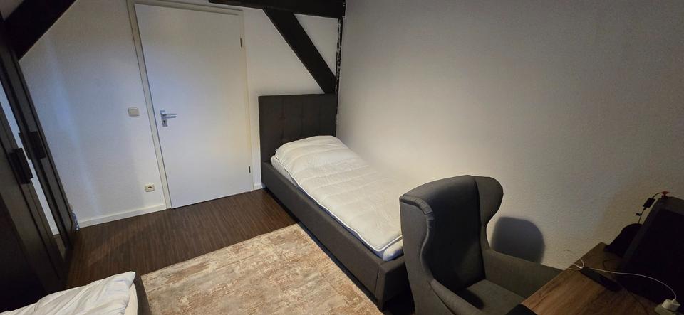 Erdgeschoßwohnung Rostock - 6 Zimmer, 150 m&sup2;, 150&euro; | Angebot:25806565