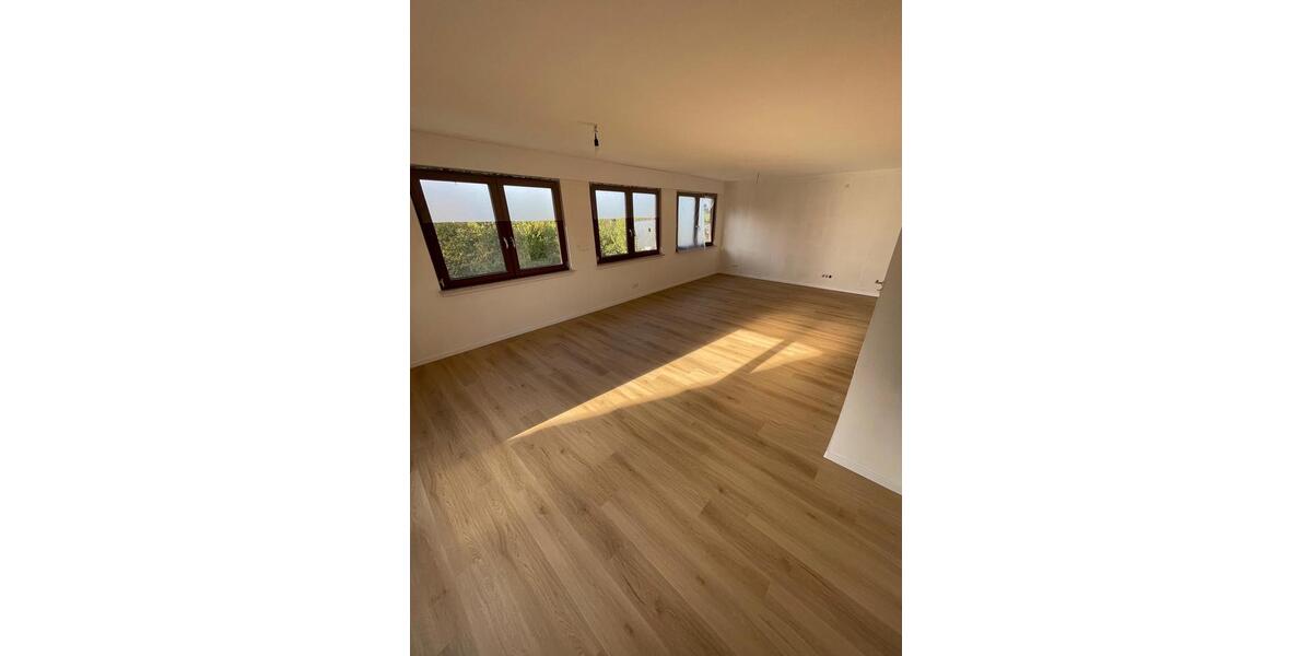 Erstbezug n. Sanierung – lichtdurchflutete DG-Whg in HA-Garenfeld 3 zimmer