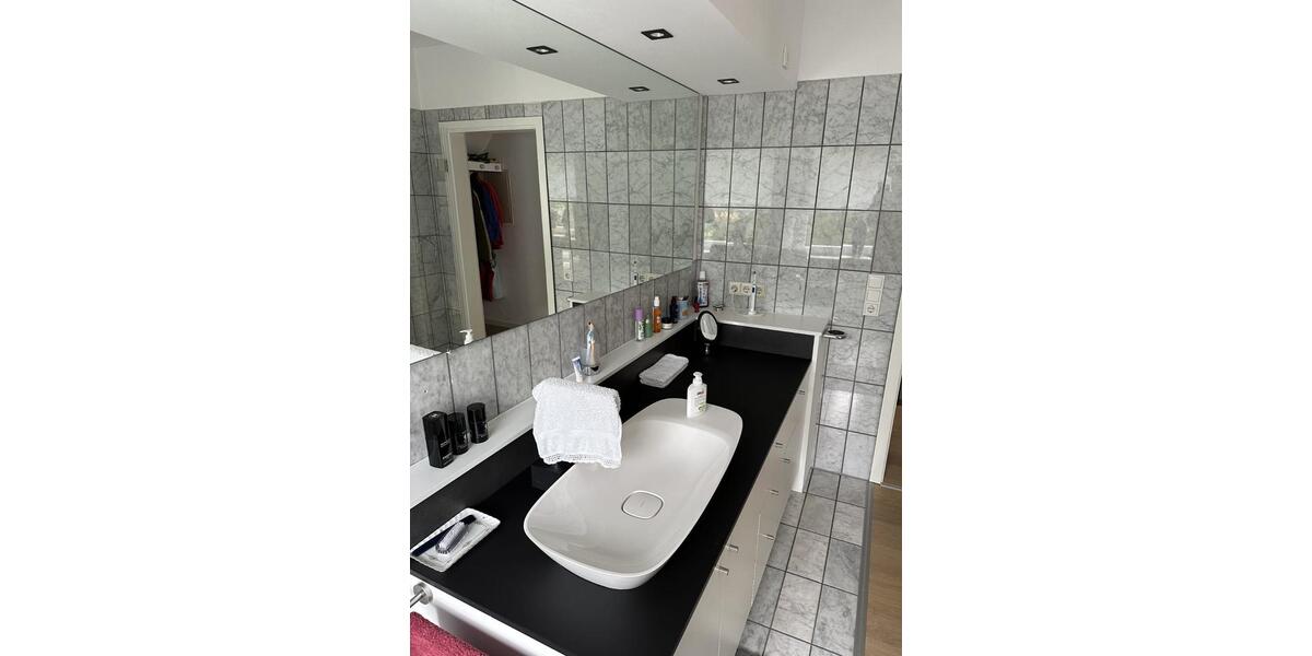 140m² große 1.OG Wohnung in Gohfeld inkl. Küche, Garage, Kamin 3 zimmer