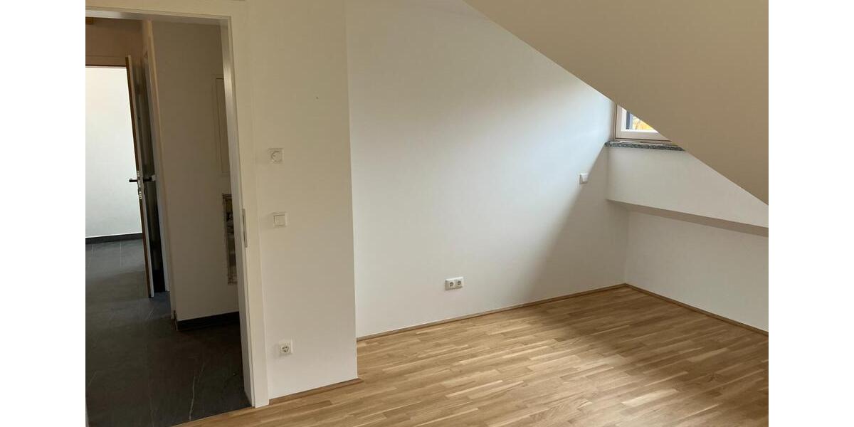 Dachgeschoßwohnung Grafrath - 3 Zimmer, 67 m&sup2;, 2.100&euro; | Angebot:24524231
