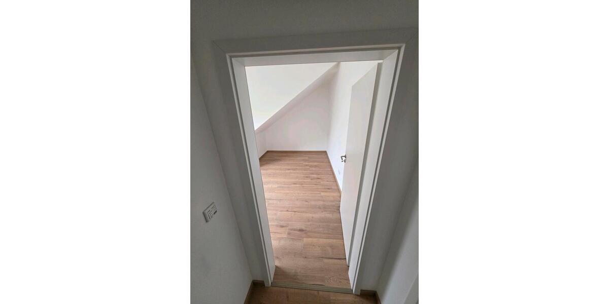 Dachgeschoßwohnung Bückeburg - 4 Zimmer, 76 m&sup2;, 975&euro; | Angebot:25909240