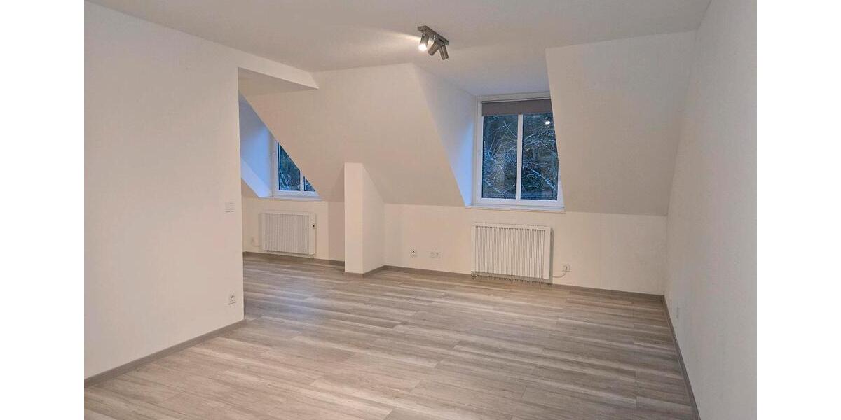 Dachgeschoßwohnung Püttlingen - 2.5 Zimmer, 62 m&sup2;, 780&euro; | Angebot:26050558