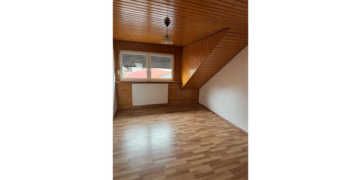 Dachgeschoßwohnung Schwalbach - 3 Zimmer, 65 m&sup2;, 550&euro; | Angebot:24874207