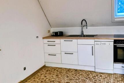 Renovierte 2-Zimmer-Wohnung, Kamin u. Einbauküche, ruhige Lage zimmer