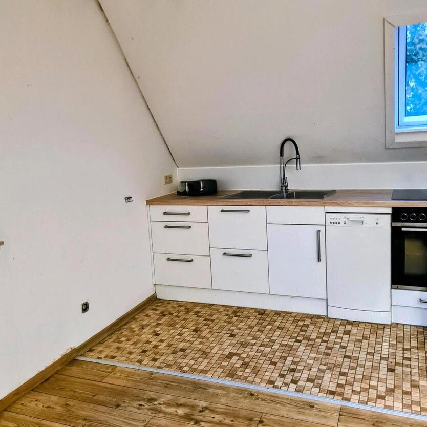 Renovierte 2-Zimmer-Wohnung, Kamin u. Einbauküche, ruhige Lage zimmer