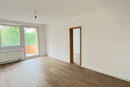 Wohnung Zwickau Marienthal Ost - 4 Zimmer, 70 m&sup2;, 399&euro; | Angebot:26777065