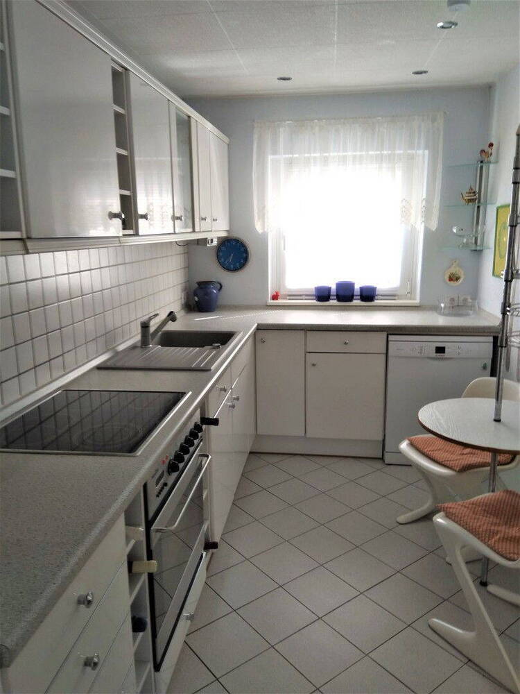 schöner Bungalow, 2,5 Zimmer mit Garage und Garten