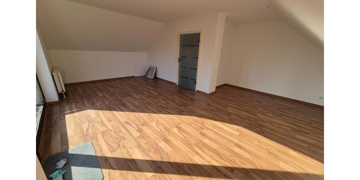 Dachgeschoßwohnung Wiesbaden Mainz-Kostheim - 3 Zimmer, 87 m&sup2;, 1.269&euro; | Angebot:25431440