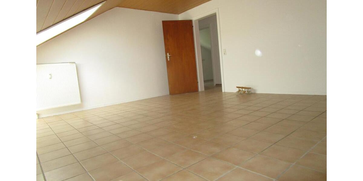Dachgeschoßwohnung Weinheim - 3 Zimmer, 75 m&sup2;, 900&euro; | Angebot:25920949