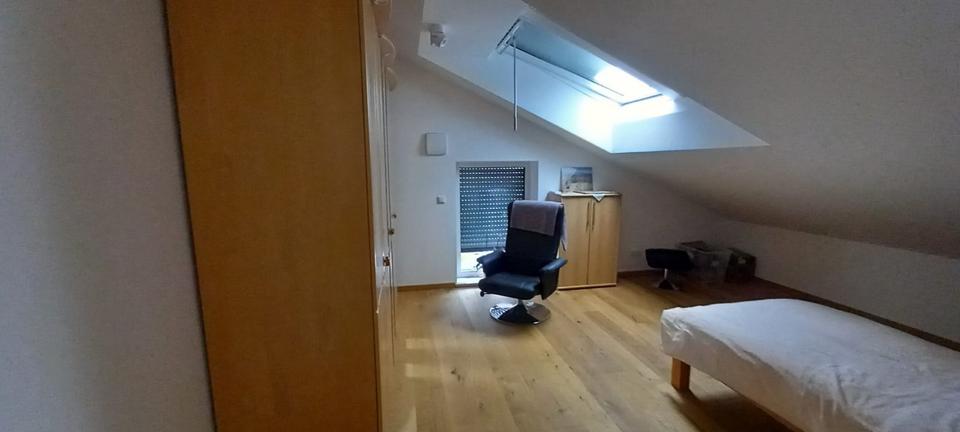 Neuwertige DG-Whg. (2025) in zentraler Lage 4 zimmer