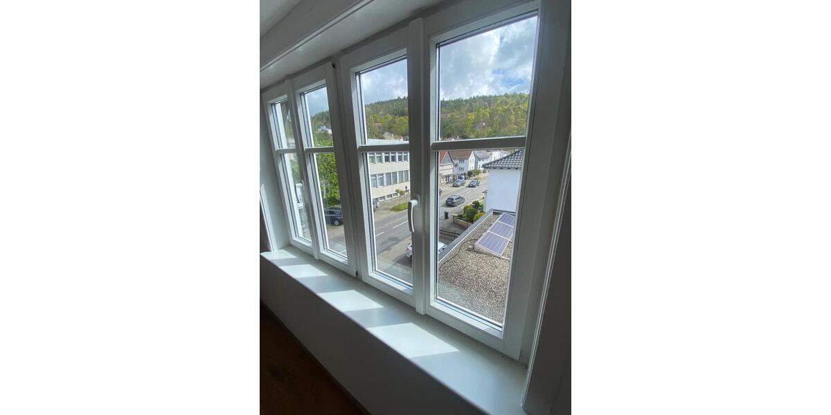 Dachgeschosswohnung ca 48 m2 mit Einbauküche 2 zimmer