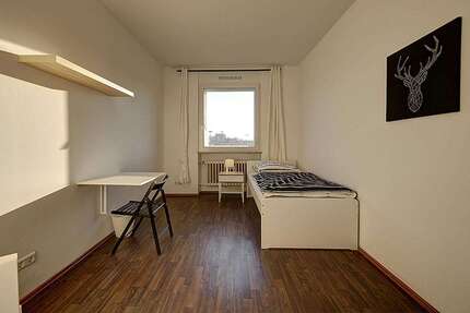 WG-Zimmer in Stuttgart 540 € 12 m² zimmer