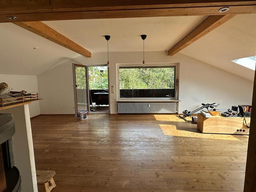 Großzügige 4-Zimmer-Dachgeschoßwohnung mit Balkon in ruhiger Lage von Berg Maxhöhe