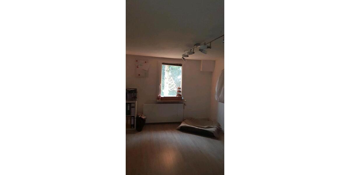 2 Zimmer in Einfamilienhaus-nur weibliche Beweberinnen 2 zimmer