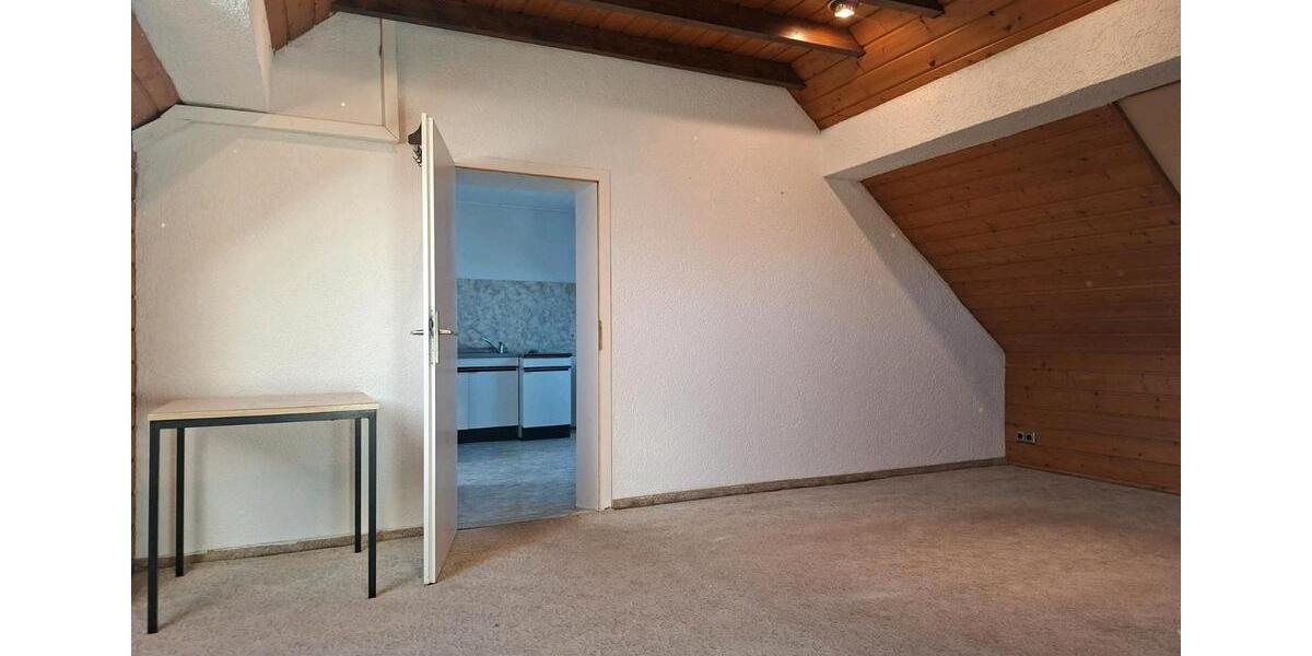 Dachgeschoßwohnung Heusweiler - 3 Zimmer, 70 m&sup2;, 670&euro; | Angebot:24733125