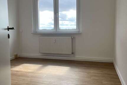 Wohnung Rosenow - 4 Zimmer, 82 m&sup2;, 495&euro; | Angebot:27286978